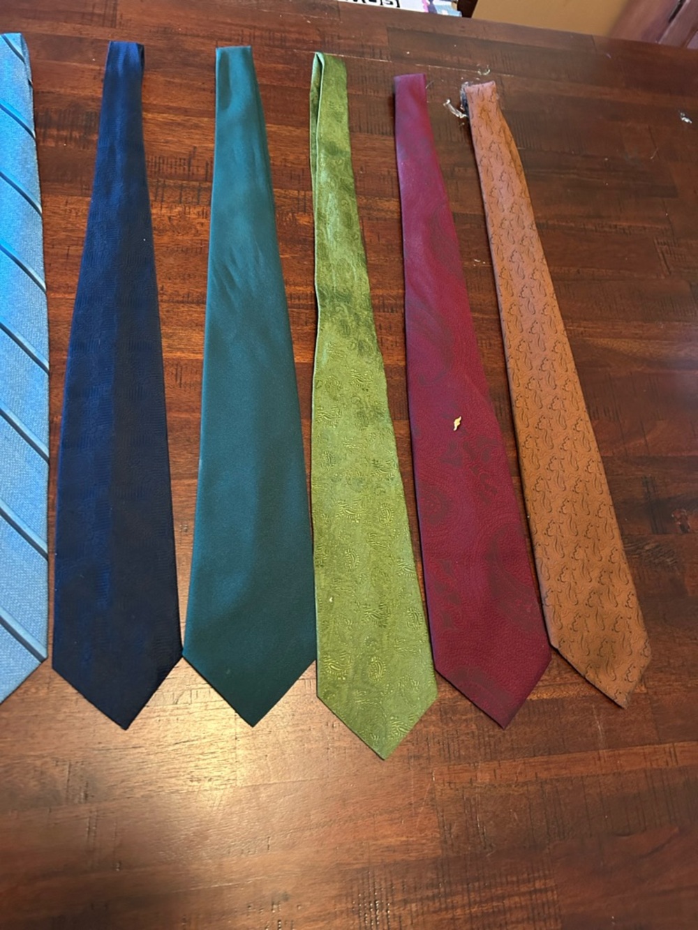 Assorted Vintage Men's Neckties - Multi-Color Classic Styles - Picture 4 of 4